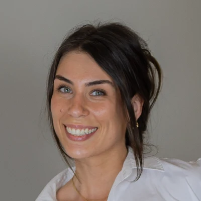 biography photo of Mackenzie Arellanes, who is a chiropractor at Health & Wellness Center Edina